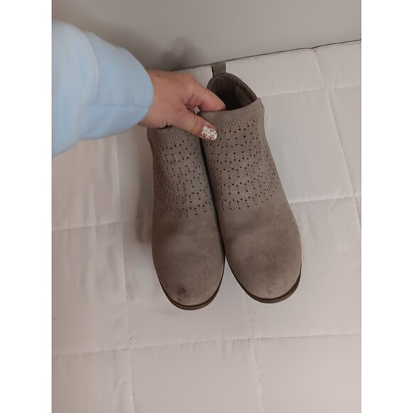 Toms Suede Leather Perforated Leather Ankle Boots Bootie Sz 9.5 Tan Color - Picture 2 of 8